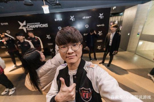 足球比赛中 足球比赛中